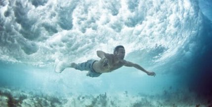 Amazing Pictures Of  Divers Beneath the Waves!