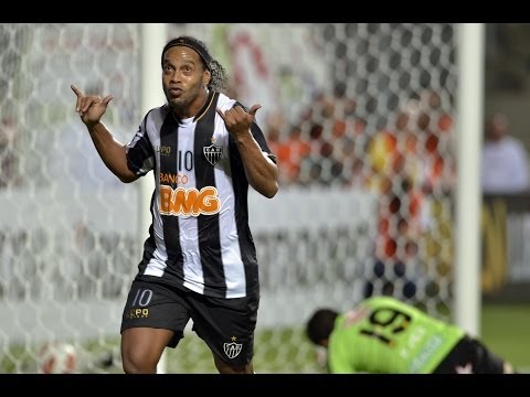 Ronaldinho – Freestyle & Crazy Tricks! (Vid)