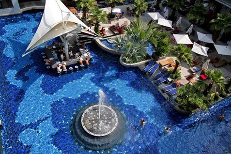 9 ξενοδοχεία με το μπαρ μέσα στη πισίνα