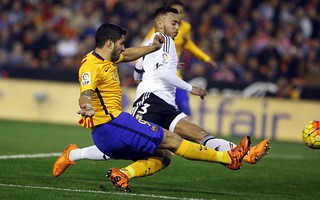 Valencia fan dies during tie against Barcelona