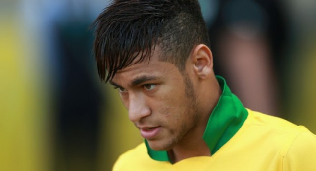 Fan trys to get Neymar’s autograph and security guys throw him away (video)