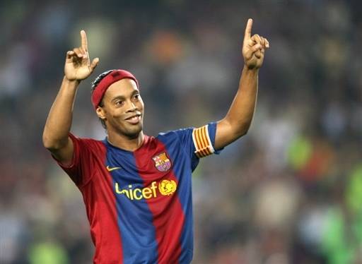 Ronaldinho Tribute-  Barcelona Legend 2003 – 2008! (Vid)