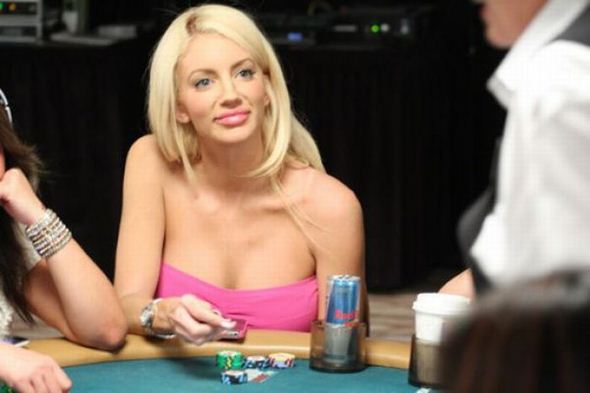 Έχετε δει πιο sexy παίκτριες poker από αυτές..?