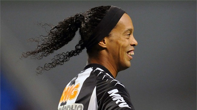 Ronaldinho: It’s show time!!!!!! (VIDEO)