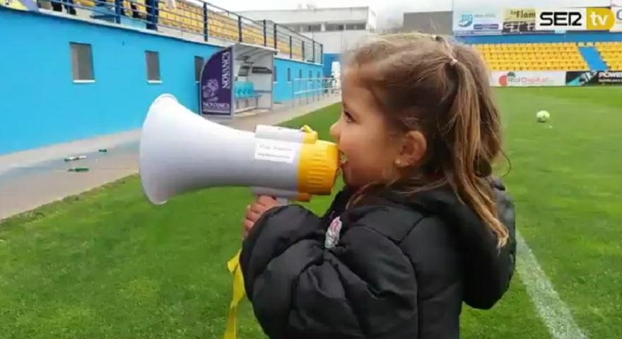 4χρονη οπαδός στην Ισπανία οργανώνει την κερκίδα των φανατικών!!!- (video)