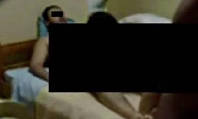 Το σοκαριστικό βίντεο με το “τρίο” πάνω στο κρεβάτι του δημόσιου νοσοκομείου! (ακατάλληλο υλικό)