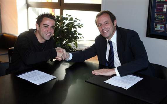 Xavi signs new Barcelona deal!