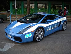 H Lamborghini Gallardo LP560-4 σε τρελά πατηλίκια με οδηγούς carabinieri!