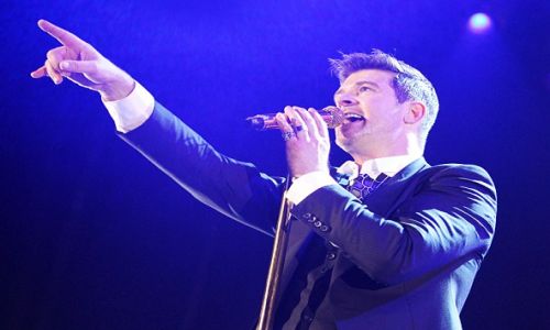 Αγαπάει σαν τρελός αγαπάει ο Robin Thicke!