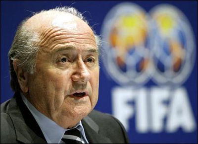 Ποιός αποκάλεσε τον πρόεδρο της FIFA Joseph Blatter άσχετο;