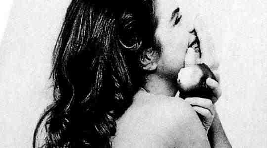 Ένα ωραίο παλιό topless της Ελένης Μενεγάκη… Έτσι για να θυμόμαστε τα καλά!