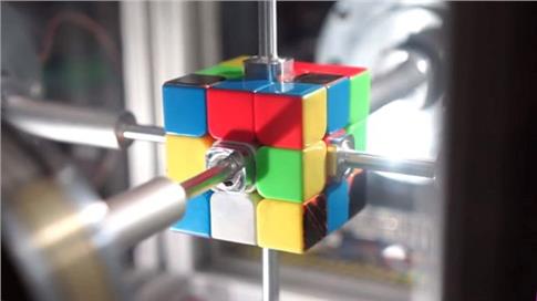 Ρομπότ έλυσε τον κύβο του Ρούμπικ σε 0,38 δευτερόλεπτα! Δείτε το βίντεο