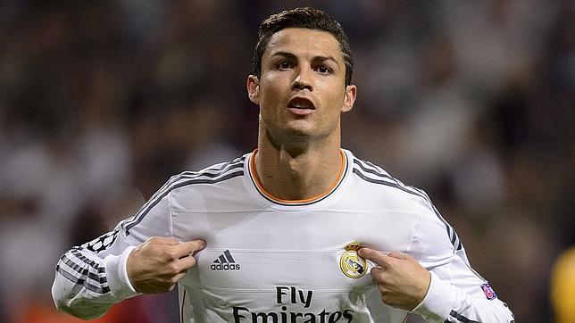 Cristiano Ronaldo : All Hat-tricks in his carrear – 2003-2014! (Vid)