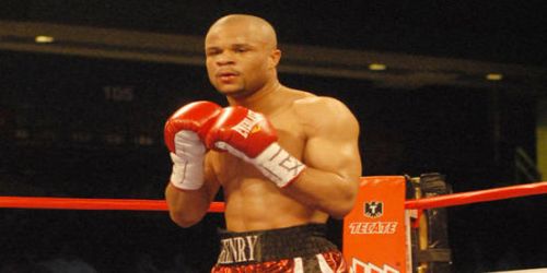 Boxer Omar Henry dies at 25