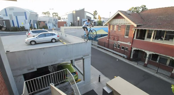 Jumping with a bike from the roof!!!