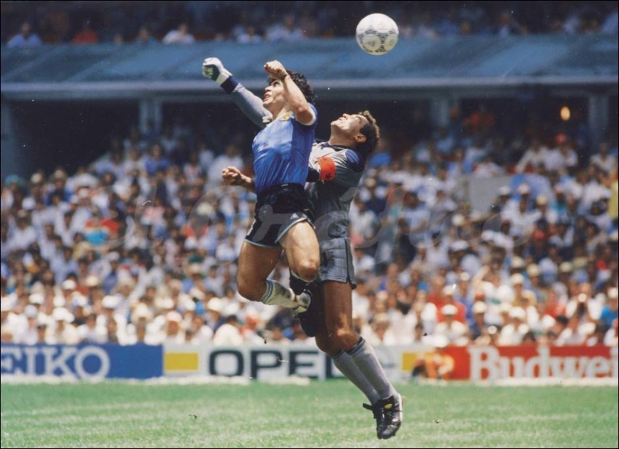 Σαν σήμερα, στις 22 Ιουνίου 1986, ο Μαραντόνα βάζει “το γκολ του αιώνα”