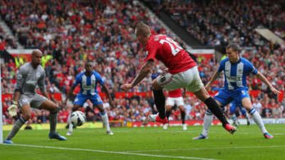 Alexander Buttner scores on his  debut (video)