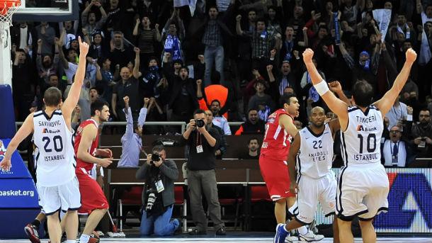 Αυτό είναι το καλύτερο buzzer beater της χρονιάς!