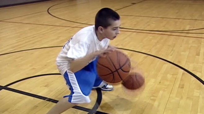 Ο 12χρονος… ζογκλέρ του μπάσκετ!