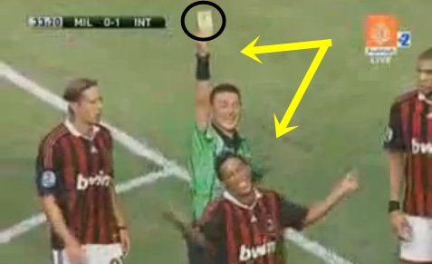 Referee accidentally gives to Ronaldinho the Red Card!!!