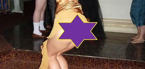 Adrianne Curry… Tα πέταξε όλα δημόσια σε εκδήλωση!