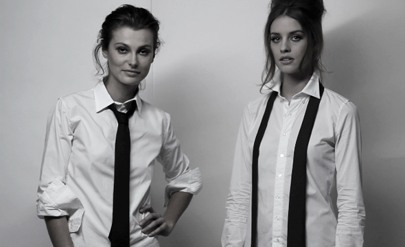 Μάθε από δύο γυναίκες πως να δέσεις σωστά τη γραβάτα σου! [video]