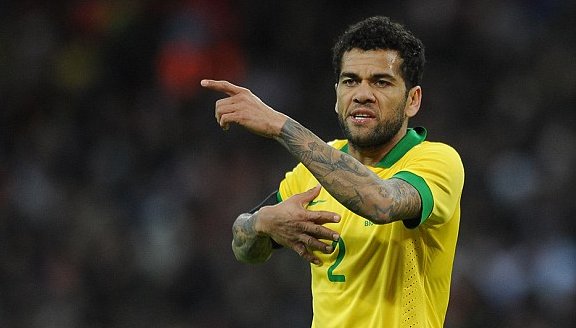 Epic own goal by Dani Alves! (video)