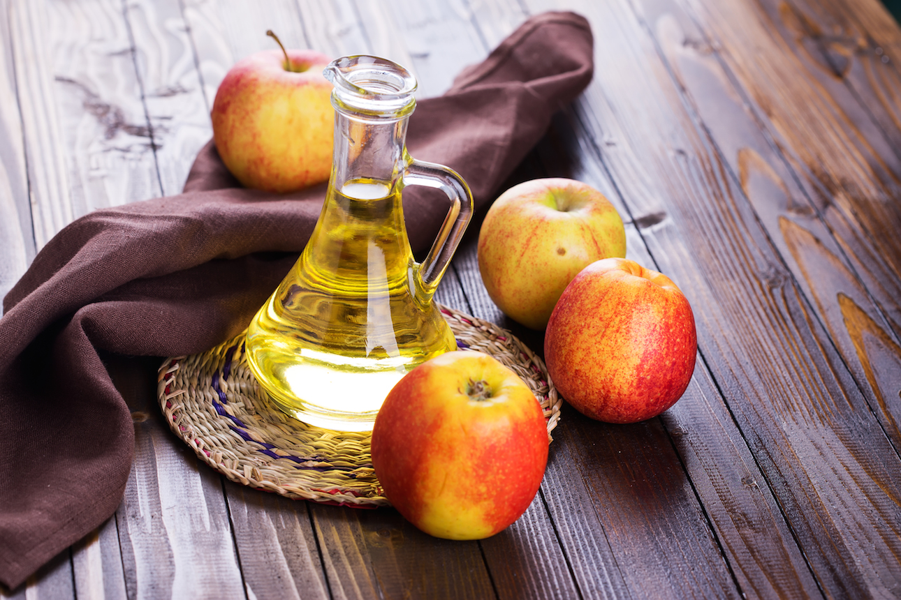 Πιες μηλόξυδο κάθε βράδυ πριν κοιμηθείς για αυτούς τους 10 απίστευτους λόγους!