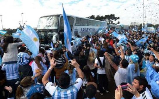 Argentina: World Cup losers welcomed home as heroes [vid]