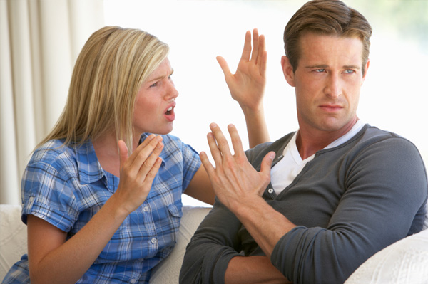 Πως να σταματήσεις να τσακώνεσαι συνεχώς για τους ίδιους λόγους με τη σύντροφο σου!