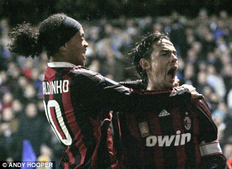 Ας θυμηθούμε το απίστευτο γκολ που έχει βάλει o Ronaldinho το 2008!