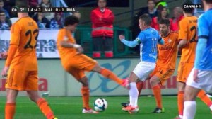 Pepe brutally fouls Malaga’s Duda and doesn’t get booked [video]