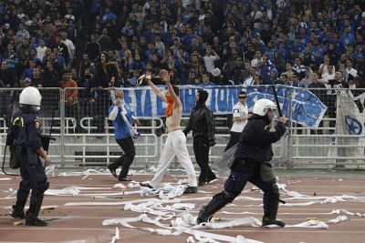 Απίστευτο βίντεο με κόσμο να βρίζει πρωταθλητή Ευρώπης με την Εθνικής Ελλάδος!!