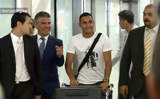 Fans welcome Keylor Navas as he lands in Madrid! [video]