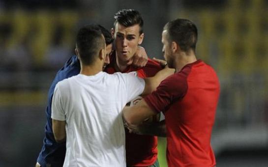 Gareth Bale gets attacked by 2 fans