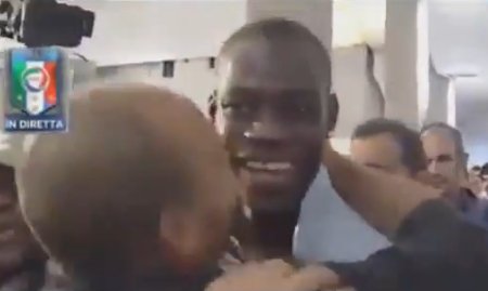 Prisoners getting pretty excited when Balotelli shows up! (video)