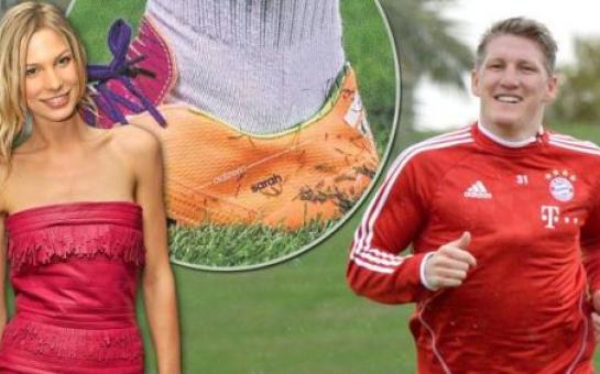 Schweinsteiger wears his Sarah on the shoe