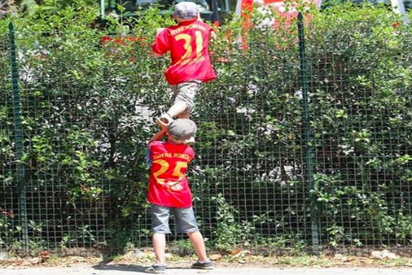 Two little boys spied Bayern Munich’s pre-season training