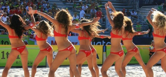 Cheerleaders are also found in beach volley!!!