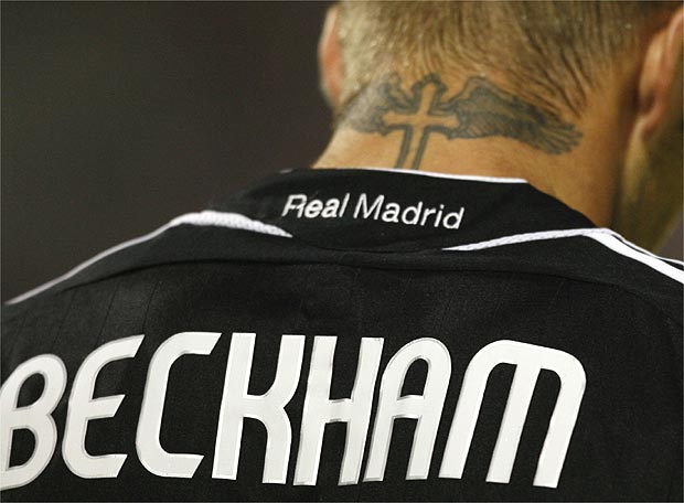 Impressive pass by David Beckham! (vid)