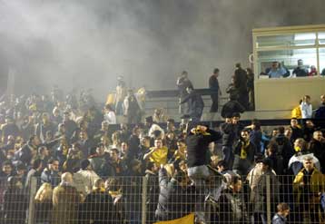 Απίστευτες σκηνές εκτυλίχτηκαν σε ποδοσφαρικό αγώνα στην Ιορδανία!