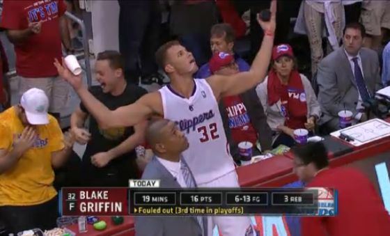 Ο Blake Griffin πέταξε νερό σε οπαδό των αντιπάλων! [video]