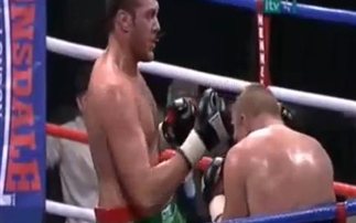 Epic boxing fail:Punch himself!