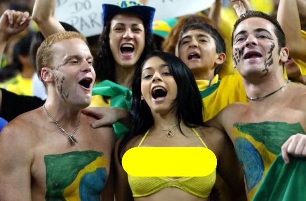 Βγήκε από τα ρούχα της Βραζιλιάνα οπαδός [pics – gif]