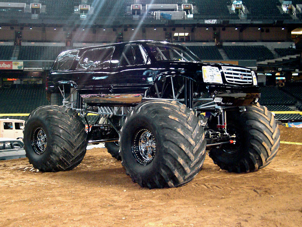 Monster truck 360-degree somersault in the air!!!