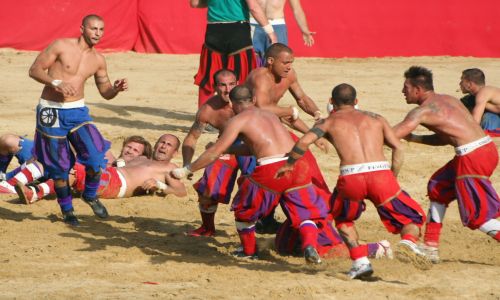 Calcio Storico: Most brutal sport in the world..  [video]