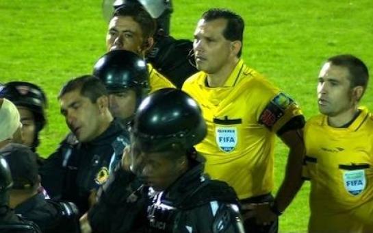 San Lorenzo players attack referee [vid]