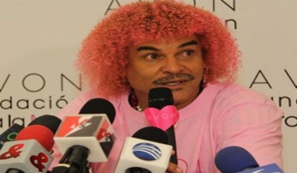 Carlos Valderrama dyes his hair pink