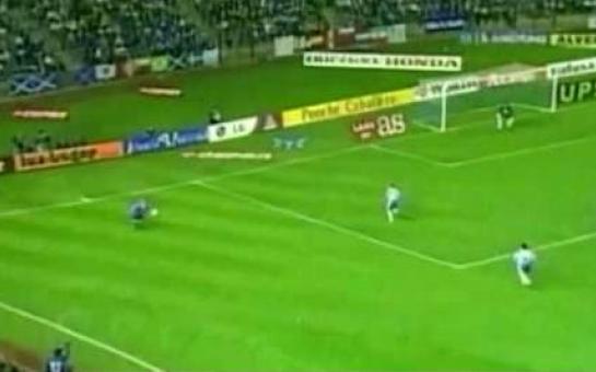 Bend it like Roberto Carlos! (videos)