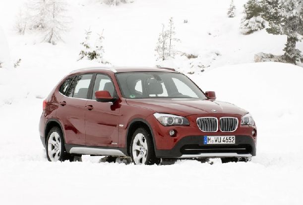 Πόσο δυνατή μπορεί να είναι μια BMW X1 στα χιόνια?